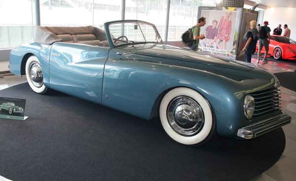 Eдин от първите производствени модели по цялостен дизайн на Микелоти. Ако го сравните с множеството други варианти на 6C от онази ера, този дизайн е революционен скок напред