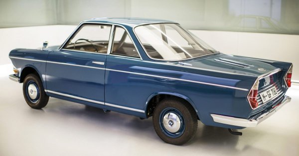 Една по-спортна версия на автомобила, който спасява BMW от банкрут в края на 50-те и началото на 60-те. Ако задните светлини ви напомнят поразително на Москвич, не сте единствените