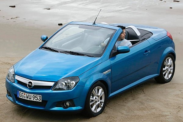 Opel Tigra TwinTop, бензин и дизел от 70 до 125 к.с. и цени от около 18 000 евро 