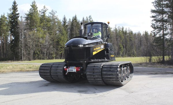 Мощност: 768 конски сили
Тегло: 22.5 тона
Специален модел, предназначен за работа по тежки и труднопроходими терени, МТ-700 се задвижва от дизелов агрегат Volvo TAD с мощност 768 коня, дълъг е 5.87 метра и широк 4.55. 
MeriTractor е марка на финландския индустриален гигант Suokone. 
