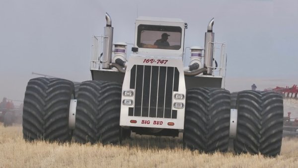 Мощност: 1100 конски сили
Тегло: 50 тона
Най-мощният трактор в историята е вече на почти половин век - конструиран е през 1977 в Монтана. Тежи около 50 тона, има резервоар с вместимост 3800 литра, и доставя до 1100 конски сили мощност при нужда. Двигателят е 16-цилиндров от Detroit Diesel, но с доста допълнителни доработки. 
