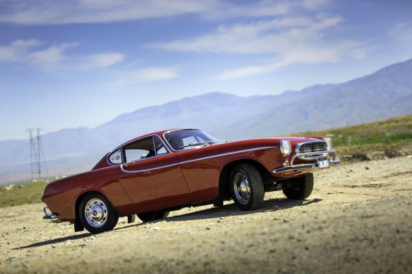 Volvo P1800 от 1966 г. Собственикът му Ърв Гордън гони пореден световен рекорд за пробег с един автомобил - 5 млн. километра