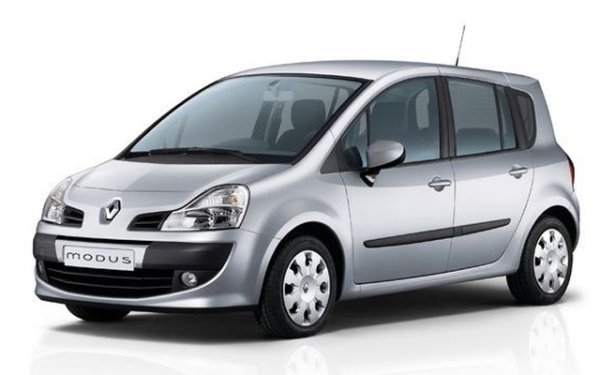 Самото Renault Modus, макар и доста разпространено в Европа не може да се нарече естетически успех, но удължената му версия Grand Modus изглежда още по-малко балансирана и направо отблъкваща. А какво да кажем за предната част?