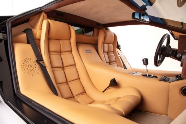 Споменатият в началото Мат Фара преди няколко години сбъдна детската си мечта и успя да си купи Countach - макар и една от късните версии, от 1988. Фара бе приятно изненадан от автомобила - той се оказа удобен, подходящ (с някои уговорки) и за ежедневни нужди, и даже доста надежден, поне като за италианска суперкола. 
