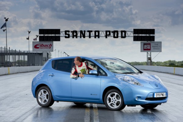 Японският модел участва в най-различни автомобилни съревнования и винаги се представя достойно. Така, през 2012 година електромобилът прави опит за поставяне на световен рекорд по движение на заден ход по време на Фестивала на скоростта в Гудууд (Великобритания). Пилотът Тери Грант влезе в Книгата на рекордите Гинес, като измина 1 миля на заден ход за максимално кратко време.