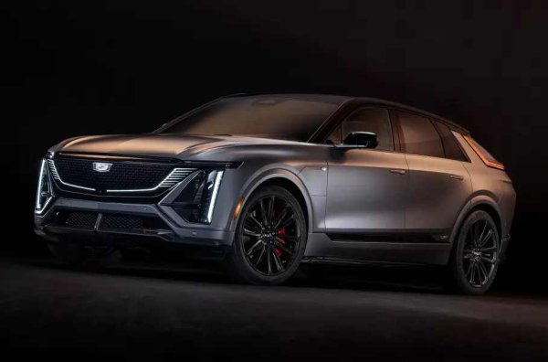 Електрическият кросоувър се оказа най-бързият модел на компанията, може да ускори до 96,6 км/ч за 3,3 сек. Характеристиките включват специално озвучаване, режим на шофиране Competitive със специални настройки за контрол на сцеплението и спирачни апарати Brembo отпред.

Новият модел получи оригинален дизайн на предницата, допълнителен набор от декорации от въглеродни влакна, 23-инчови джанти, черен покрив и ексклузивния цвят Magnus Metal Frost.
