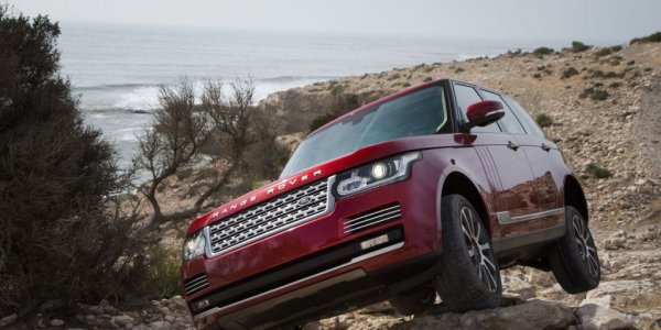 Във време, в което компютрите управляват почти всичко в колите, защо да не им поверим и слизането по стръмен наклон? В това упражнение има доста тънкости и най-често става въпрос за офроуд условия, при които настилката е доста нестабилна, а центърът на тежестта е висок. Именно заради това, с HDC са оборудвани основно SUV модели. Технологията ви дава правото да махнете краката си от педалите и само да насочвате джипа в правилната посока, останалото се извършва от компютъра, който управлява индивидуално спирачките, за да не позволи блокиране на колелата и други проблеми, свързани със спускането по стръмен наклон.
