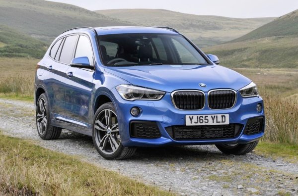 Именно X1 беше посочен като най-лошата кола от Кларксън през 2016 г. Модификацията xDrive25d с 2,0-литров турбодизел с мощност 228 к.с- сили беше сериозно критикувана - според журналиста, колата няма мощност, тя е &bdquo;лоша както на пътя, така и в града&ldquo;, външният дизайн е откровено неуспешен, а седалките са неудобни.

&bdquo;Създавайки ново поколение на X1, баварците просто използваха платформата на MINI. Двигателят е разположен напречно и това е напълно в противоречие с философията на марката, а някои версии идват дори с предно предаване. Самият дявол даде тази идея на BMW&ldquo;, пише Кларксън през 2016 г. 