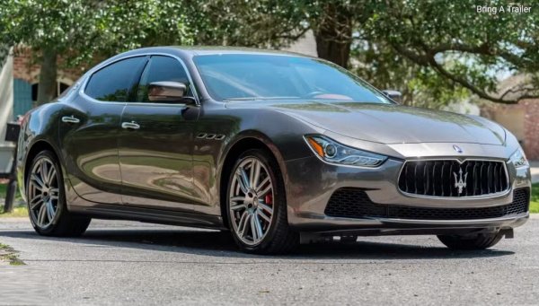 През 80-те и 90-те постоянно изправената пред финансови затруднения компания Maserati произведе някои пословично калпави като надеждност автомобили. Но в ерата Маркионе това се промени. Името Ghibli бе възродено за трети път в историята през 2013 върху този четириместен седан, който предлага повече оригиналност и чар от конкурентите от Германия. Доста компоненти тук вече бяха издържали теста на времето в други марки на FCA. Главната причина Ghibli да е толкова евтино днес е, че дори на старо поддръжката му си остава доста скъпа - както подобава на една от класическите италиански марки. 
