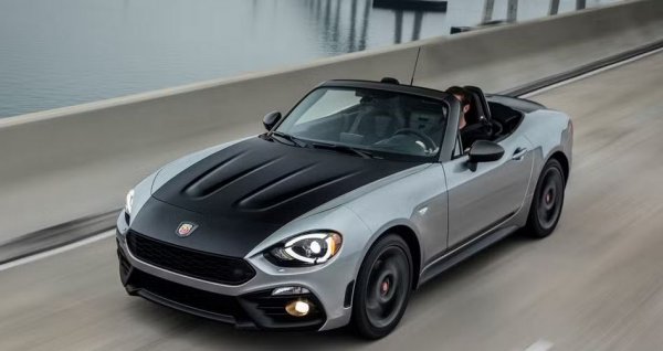 Още един продукт на най-доброто от международното сътрудничество. Възроденият 124 Spider има италиански стил и по италиански жизнерадостно управление, но всъщност е на платформата на Mazda MX-5 и, също като нея, се прави в завода на японците в Хирошима. Двигателят си е италиански, но е от най-добрите продукти на Fiat. 
