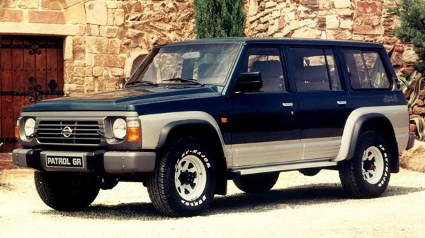 Години на производство: 1987&ndash;2024

Монтира се на Nissan Patrol

Смяната на проблемния 3,0-литров дизел ZD30 с 4,2-литровия TD42 е много популярно решение сред собствениците на Nissan Patrol. TD42 е редови шестцилиндров вихрокамерен двигател с чугунени блок и цилиндрова глава. Ангренажният механизъм използва изцяло зъбни колела, така че в него няма нито ремъци, нито вериги, а също така липсват хидравлични повдигачи.

Двигателят е оборудван с прост механичен горивонагнетателен апарат и се предлага както в атмосферна версия със 115&ndash;125 к.с., така и с турбокомпресор, при която мощността достига 145&ndash;160 к.с. Ниската степен на форсиране го прави сравнително нечувствителен към качеството на дизеловото гориво, а реалният му ресурс преди основен ремонт често надхвърля 800 хил. км.
