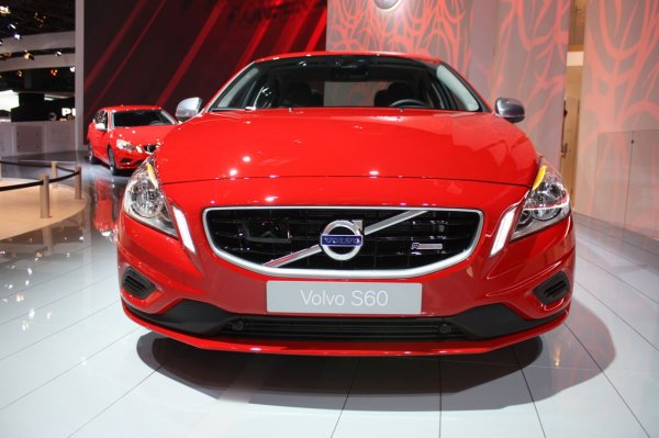Volvo S60 и V60 R-Design / Париж 2010
