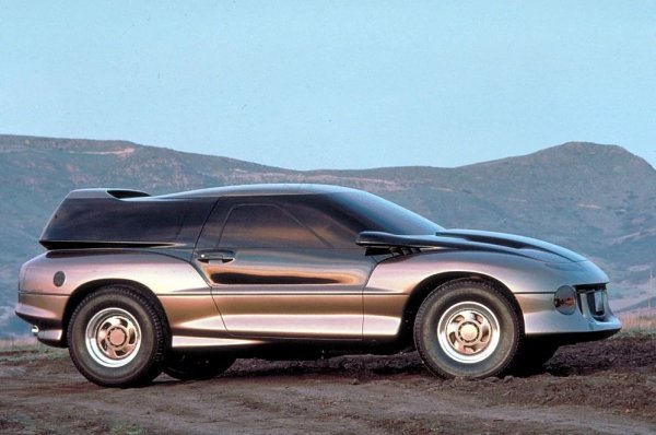 Външният вид и &bdquo;анатомията&rdquo; радикално отличавали Torrero от съвременниците му. Вместо почти задължителната рамна конструкция, чудовището било изградено на пространствена тръбна конструкция, а купето било от композитни панели с предизвикателен дизайн. С аеродинамична предница, врати като на чистокръвно купе, широки арки на колелата и задница със спойлер, колата изглеждала като олицетворение на безкомпромисна агресия и футуризъм.

Салонът също бил като от бъдещето, с разкошни спортни седалки, премиум аудиосистема със CD и 12 говорителя, навигация, телевизор и телефон.