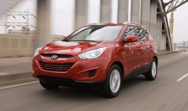 За втора година поред корейският кросоувър е сред моделите, за които търсенето в България расте най-бързо. От януари до края на март са регистрирани още 644 употребявани Tucscon, което е с 38% повече от същия период на миналата година. Тук сме включили и iX35 - второто поколение на Tucson се продаваше за кратко и под това име на някои пазари, включително и в България. Сегашният iX35 няма нищо общо - това е бюджетен модел само за китайския пазар. 
