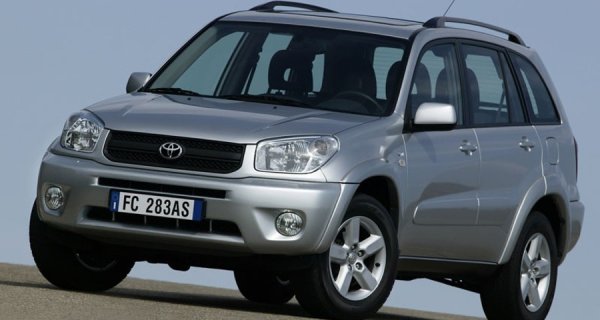 Вече дълги години RAV4 се задоволява с второто място при най-търсените кросоувъри втора ръка в България. Така е и през 2025, независимо от 9-те процента ръст в регистрациите на година база. Но поне авансът на лидера започва постепенно да се топи. 
