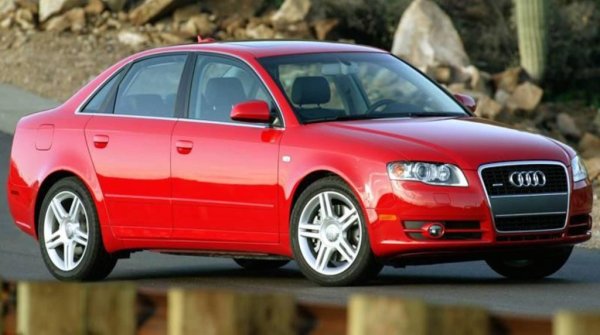 Седанът на Audi използва забавянето при BMW 3 Series, и с 3% ръст на годишна база успява да го изпревари и да заеме петото място. Тук са включени също S4 и RS4.
