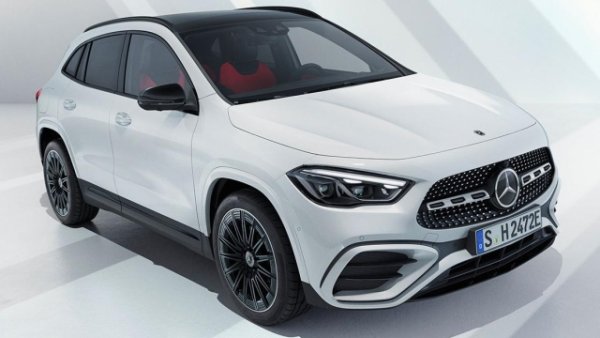 Най-компактният SUV от марката от Щутгарт, но и модел, който дължи успеха си на многото дизелови варианти в ценовата листа. Mercedes-Benz GLA има смел стил с дължина от 444 см , обогатен от спортни детайли отпред. Обемът на багажника е 420 литра. 

Три версии с 2.0 дизелов двигател са на пазара, всички с 8-степенна автоматична скоростна кутия. 180 d е със 116 к.с. и разход на гориво от 5,3 л/100 км. Допълва го 200 d със 150 к.с. Накрая 4matic - единствената опция за 220 d GLA със 190 к.с. 