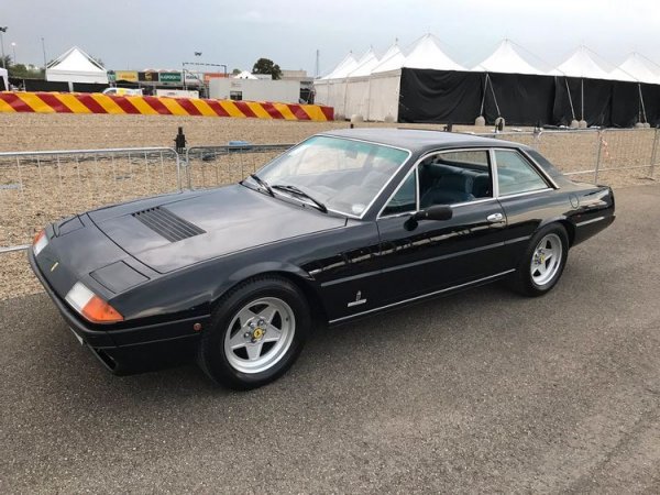 Китаристът поучава своята кола в един и същи ден заедно с Мик Джагър. Съответно, Кийт държи тя да се различава. И докато много от собствениците на автомобили на Ferrari държат на фирмения червен цвят, Ричард изглежда е вдъхновен от песента на Stones - &ldquo;Paint It Black&ldquo; (поне така си личи от избора на цвят на каросерия). Китаристът продава колата 30 години по-късно, като нейният пробег е по-малко от 400 км.