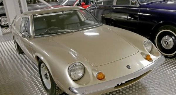 Когато пристигна през 1966 г., Europa трябваше да замени Seven. Но тази кола си остана в гамата на марката чак до 1973 г., когато  Caterham пое управлението на компанията. Междувременно Europa се произвежда до 1975 г., като първоначално получав средно монтиран Renault 16 двигател. След 1971 г. Lotus пуска своя версия на този мотор, като колата на Дудинг е именно такава.