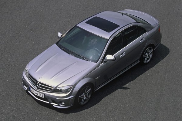 MB C63 AMG: максимална мощност 450 к.с., максимален въртящ момент 600 Nm
