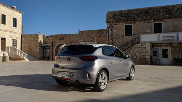 Катастрофален спад за Opel на фона на същия период през 2019, когато регистрациите са били със 70% повече. Причините са най-вече в отпадналите модели и ценовото препозициониране. Регистрациите през юли са 58.
