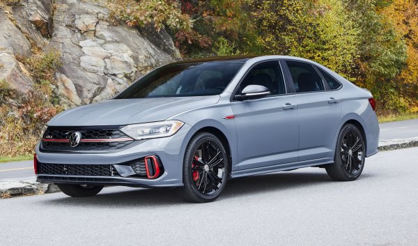 Малко под 10,5 процента от шофьорите на VW имат &bdquo;черна точка&ldquo; в застрахователното си досие, като тази цифра се покачва до 11,71%, ако става дума само за собственици на Jetta. Водачите на големия SUV Atlas SUV, от друга страна, се оказват доста надеждни водачи, като срещу едва 7,81% е заведен иск за катастрофа по тяхна вина.