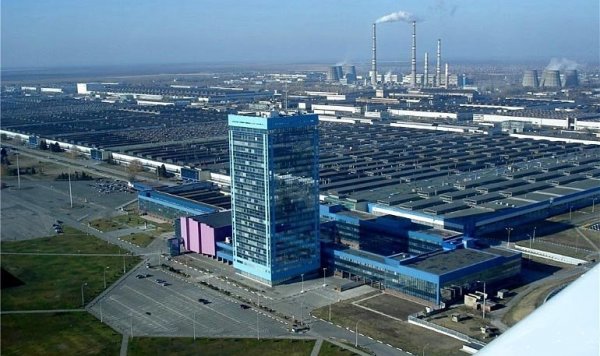 13. ТОЛИАТИ - Лада (на снимката). Целият град е построен в чест на завода на ВАЗ и кръстен на италианския политик-комунист, издействал навремето лиценза от Fiat. Днес тук се правят Лада Нива, Гранта седан, както и всички модели на Daciа, продавани обаче в Русия или като Лада, или като Renault. 
14. ЧЕРКЕЗК - Derways. Фабрика за сглобка на най-различни китайски модели на фирмите Lifan, Geely, Brilliance, Chery. 
15. ЛИПЕЦК - Lifan Group. Eдна от големите частни автомобилни компании в Китай, която сглобява тук моделите си за пазарите в Русия, Казахстан и още няколко средноазиатски републики. 
