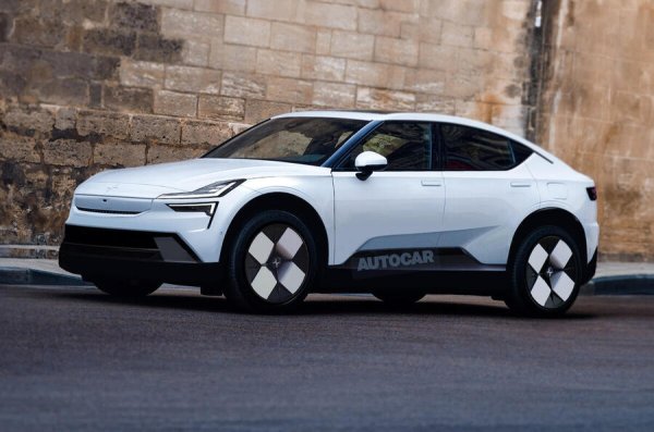 Polestar 7 ще бъде средноразмерен SUV, който да съперничи на Range Rover Evoque. Това ще е и първият модел на Polestar, произведен в Европа, а марката се надява, че той ще доминира в "най-големия и най-бързо развиващ се" сегмент на пазара на електромобили.
