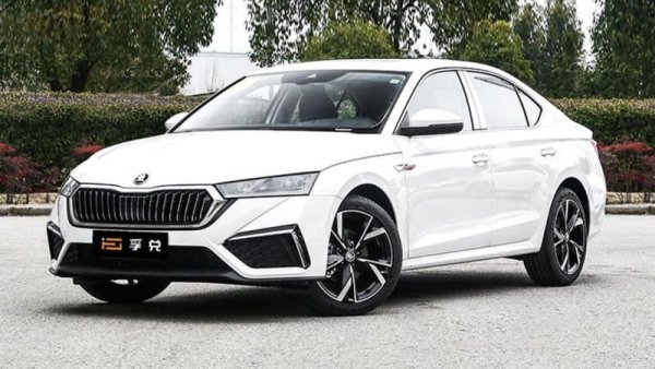 Спрямо 2023: +51%

На няколко пъти Octavia си разменяше местата с лидера на българския пазар, и не е изключено да го стори още веднъж до края на годината. През октомври новите регистрации са 158 - втори най-добър резултат за месеца. Тепърва ще се усетят и ефектите от лансирания през лятото фейслифт.