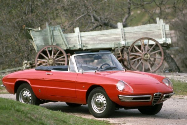 Класически роудстър, който носи много щастие и много завист от околните за своя собственик.
 