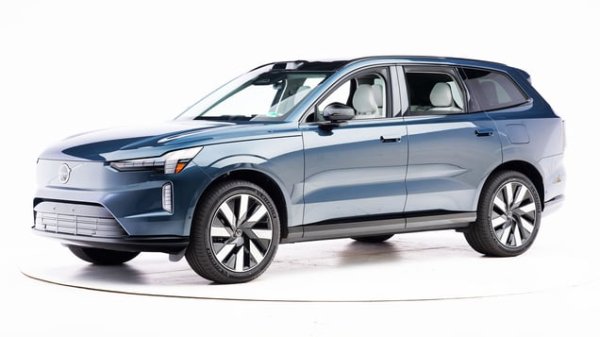 Rivian R1S, Volvo EX90 (на снимката)
