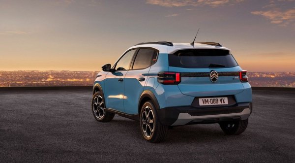 Още един дебютант в сектора, като част от тези регистрации са направени от самите дилъри. Но и интересът към е-С3 се очертава сериозен - отчасти заради атрактивния дизайн на Пиер Льоклер, отчасти и заради цената (под 48,000 лева за базовото ниво на електрическата версия). 
