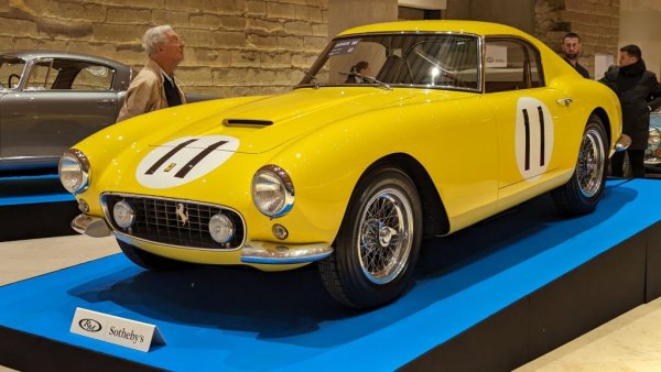 "Нека по-скоро да кажем, че малко отслабва. Убеден съм, че Ferrari от 50-тe и 60-те, както и бижута като Mercedes SL 300 Gullwing, ще продължат да се търсят. Но в същото време колите от 80-те и 90-те, които споменахте - или дори по-млади, от 2000 година - ще стават все по-ценни. Ако ме питате за съвет какво си струва да се купува сега, бих казал: търсете коли от 80-те и 90-те, произвеждани в малки, ограничени серии. Това ще е добра инвестиция". 

НА СНИМКАТА: Ferrari 250 GT SWB Berlinetta Competizione by Scaglietti, продадено за 10.16 млн. евро на големия търг на RM Sotheby's в Париж в началото на 2024

