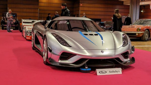 Търсенето се променя със смяната на поколенията. През 2018 средната година на производство на всички автомобили, продадени от R.M. Sotheby's, е била 1963. През миналата година е вече 1973. 

НА СНИМКАТА: Този Koenigsegg Regera, продаден в Париж за 2.4 млн. евро, вече е в България
