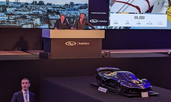 Три компании доминират в търговията с класически автомобили в Европа и Близкия изток. Най-голямата като обеми аукционна къща е R.M. Sotheby's, със 175 млн. долара продажби тази година, после следват Bonhams (110 млн.) и френската Artcurial (64 млн.). 

