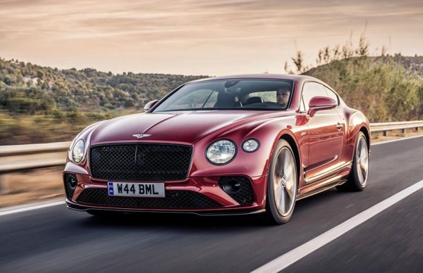 Това беше най-продаваният луксозен автомобил в Европа през 2022 година. Но сега, по данни на DataForce, регистрациите на Continental са с 21% спад. Тук са включени и GTS версиите. Вариантът с V8 тръгва от 220,000 евро.
