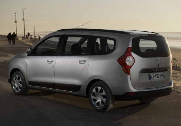 Страното в случая, че Lodgy така и не получи  фейслифт след премиерата си още през 2012 година. Гамата на модела беше разширена с версията Stepway през 2014 година, а последните новини са, че Lodgy отива в историята.