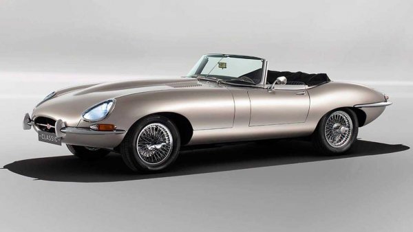 Jaguar E-Type Zero, съчетаващ оригиналното купе 1968 г. с модерна електрическа задвижваща система, беше представен през есента на 2017 г. И още в края на следващото лято подразделението Jaguar Classic, вдъхновено от реакцията на публиката, обяви скорошното пускане на автомобила в производство. На настоящите собственици на класическия E-Type също беше предложено да превърнат бензиновите роудстъри в електрически автомобили. Тогава обаче нещо се обърка и проектът все още е в застой. Британците, обаче, не бързат да погребват идеята за &bdquo;официално&rdquo; възраждане на култовата &bdquo;котка&rdquo;.

Що се отнася до техническите характеристики, концептуалният E-Type Zero е задвижван от електромотор с мощност 299 конски сили, което му позволява да ускори от 0 до 100 км/ч за 5,5 секунди. Тяговата акумулаторна батерия е с капацитет 40 kWh, като е разположена на мястото на бензиновия 6-цилиндров мотор и осигурява пробег до 270 км.