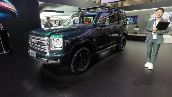 Eдин от малкото автомобили в Шанхай, които ще видим и в България. Дългоочакваното ново поколение на Н9 е на рама, с изцяло променен дизайн спрямо предишното, и идва с избор от два двигателя: двулитров турбобензин с 8-степенен автоматик от ZF, или 2.4-литров турбодизел, комбиниран с изцяло новата 9-степенна автоматична трансмисия, разработена от Finest - дъщерната компания на GWM. 
