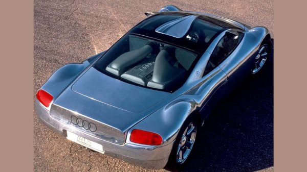 Не е много ясно кога точно се ражда идеята да се направи по-голям агрегат на базата на съществуващия VR6 на Volkswagen. Главният замесен е, естествено, Фердинанд Пиех. Знаем обаче със сигурност кога за пръв път новият W12 вижда бял свят. Това се случва през 1991 с концептуалния Audi Avus. Създаден в памет на легендарните състезателни болиди на Auto Union от 30-те години, този автомобил получи първия работещ W12 - и специален прозрачен капак за него, така че публиката на изложенията да види най-важното в прототипа. 
