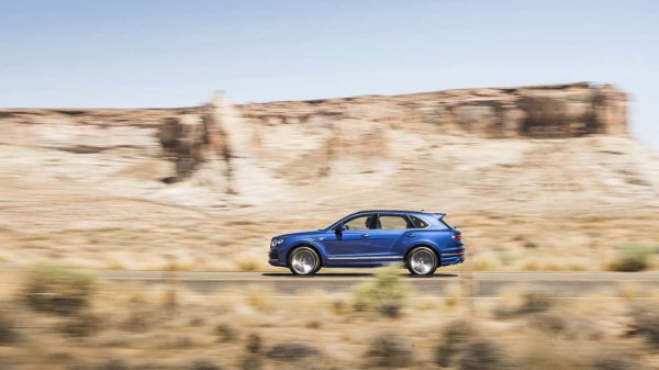С първия SUV в историята на Bentley на пазара бе въведено и новото поколение на W12 - с изцяло преработени охлаждане, инжекция и турбокомпресори, и с възможност за изключване на цилиндри при нужда. Това донесе на Bentayga рекорда за най-бърз SUV на планетата, с 3.9 секунди за ускорение от 0 до 100 км/ч. 
