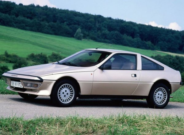 Една от най-любопитните и рядко виждани класики, регистрирани у нас тази година. През 70-те години от партньорството на отдавна вече изчезналите френски марки Matra и Simca се ражда спортният модел Bagheera - а през 1980 на пазара се появява наследникът Murena. Внесената в България бройка е с по-мощния 2.2-литров двигател, със 118 конски сили. По онова време авторитетното списание Car твърди, че Murena може само да преподава уроци на Porsche 928 и Porsche 911, що се отнася до управляемост и повратливост. Дизайнът е дело на гърка Андонис Воланис, създател и на легендарното първо Renault Espace. От 2.2-литровата разновидност на Murena са произведени само 4560 бройки. 
