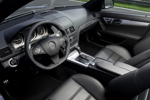 MB C63 AMG: максималната скорост е електронно ограничена на 250 км/ч