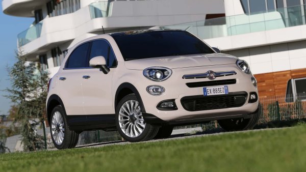 Списъкът продължава с още кросоувъри, излезли пред 2014 г., която е много важна и за концерна FCA (тогава Stellantis още го няма). Първият от тях е  Fiat 500X &ndash; успешен модел, който също се предлага с различни двигатели (бензинови, дизелови и LPG.) Този автомобил помага на Fiat отново да се издигне в автомобилния сят, като получава различни модификации, някои от които са уникални.
Fiat 500 X остана в продажба до преди няколко месеца, но сега отстъпва място на новия Fiat 600, който също е електрически. 

Днес първите бройки от 500X струват около 9500 евро, като това са версиите с 1,3-литров Multijet с 95 к.с. (дизел) и 1,4-литров Mulijet със 120 к.с. (бензин). В повечето случаи пробеът ще бъде над 200 000 км.