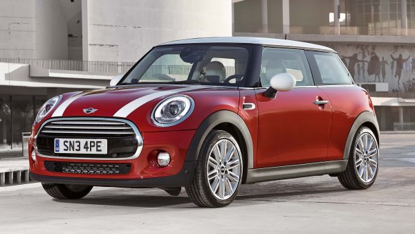 Преди 10 години дебютира и поколение F56 на хечбека MINI, който е много по-голям от предшественика си R56 и получава редица детайли от по-големите модели на германо-английски производител. Автомобилът е оборудван и с невидждани досега двигатели, като гамата започна с 1,2-литров атмосферен бензинов мотор със 75 или 102 к.с. с произход PSA, следван от новите 1.5 Turbo бензин (B38) със 136 к.с. и 2.0  Turbo бензин (B48) със 192 к.с. за Cooper S. 

Дизелите са 1,5-литров 3-цилиндров (B37), наличен за One D с 95 к.с. и за Cooper D със 116 к.с., както и 2,0-литров 4-цилиндров (B47), способен да произвежда до 170 к.с. на Cooper SD. 

Всички тези могат да се комбинират с 6-степенна механична скоростна кутия или 6-степенна автоматична скоростна кутия, , като последната се предлага и с лостчета на волана и заменена при някои двигатели през последните години на пазара (до 2023 г.) от трансмисия с двоен съединител проектиран от Aisin. Днес първите MINI F56 с 1,2-литров бензинов двигател с атмосферно пълнене може да се купи за 11 000 евро при пробег 150 000 км. Топ-версиите обаче струват поне 14 000 евро. 