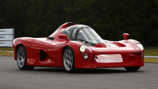 Най-големият производител на пиана в света открай време си мечтае да си пробва силите и с автомобили. OX99-11 е вероятно най-близо до изпълнението на мечтата. В сърцето на този концепт е актуалният двигател на компанията за Formula 1, макар и с доста доработки. Той е V12 с обем 3.5 литра, способен да се развърта до смайващите 10 000 об/мин и развиващ 400 коня. Цялата кола тежи около един тон заради щедрата употреба на въглеродни влакна, така че ускорението до 100 км/ч отнема едва три секунди и малко. Но в крайна сметка счетоводителите спират проекта - изчислено е, че колата ще струва 800 000 долара, умопомрачително много за онази епоха. 
