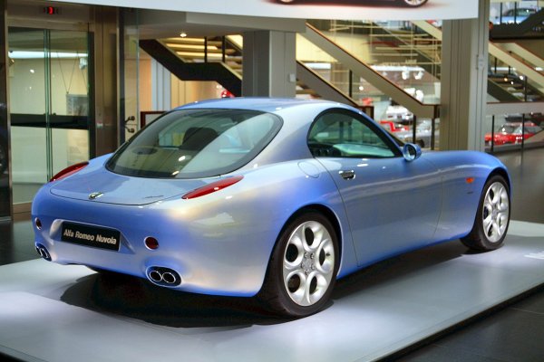 Името на този показан през 1996 концепт означава "облак" на италиански, но също така намеква за Тацио Нуволари, най-великия пилот не само в историята на Alfa, но и въобще в първата половина на ХХ век. Проектът е дело на млади таланти от дизайнерското студио на компанията, ръководено тогава от Валтер Де Силва. Купето е от полиестер, монтирано върху тръбна рама, с надлъжно разположен 2.5-литров V6 с 300 конски сили. За жалост сложното финансово състояние на компанията не позволява по-нататъшно развитие. 
