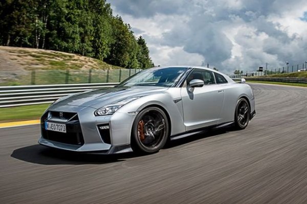 Двигател: 3,8-литров туин-турбо V6, задвижване към четирите колела, 565 к.с.
Градско: 14,7 л/100 км. 
Извънградско: 10,7 л/100 км. 
Цена - 99 990 долара.
