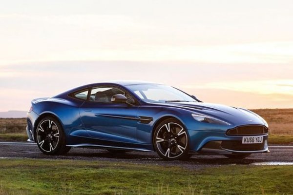 Двигател: 6,0-литров V12, задно предаване, 603 к.с. 
Градско: 18,1 л/100 км. 
Извънградско: 11,2 л/100 км. 
Цена - 298 000 долара.
