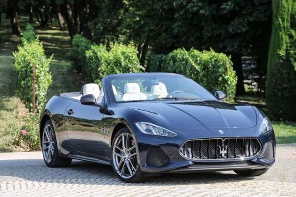 Двигател: 4,7-литров V8, задно предаване, 454 к.с. 
Градско: 18,1 л/100 км. 
Извънградско: 11,8 л/100 км. 
Цена - 150 340 долара.
